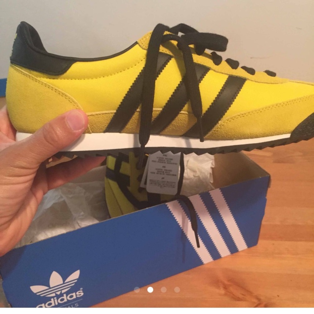 Pair of new adidas size 10 brand new!!